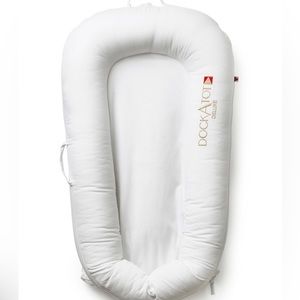 DockATot Deluxe Dock Pristine White + Toy Arch